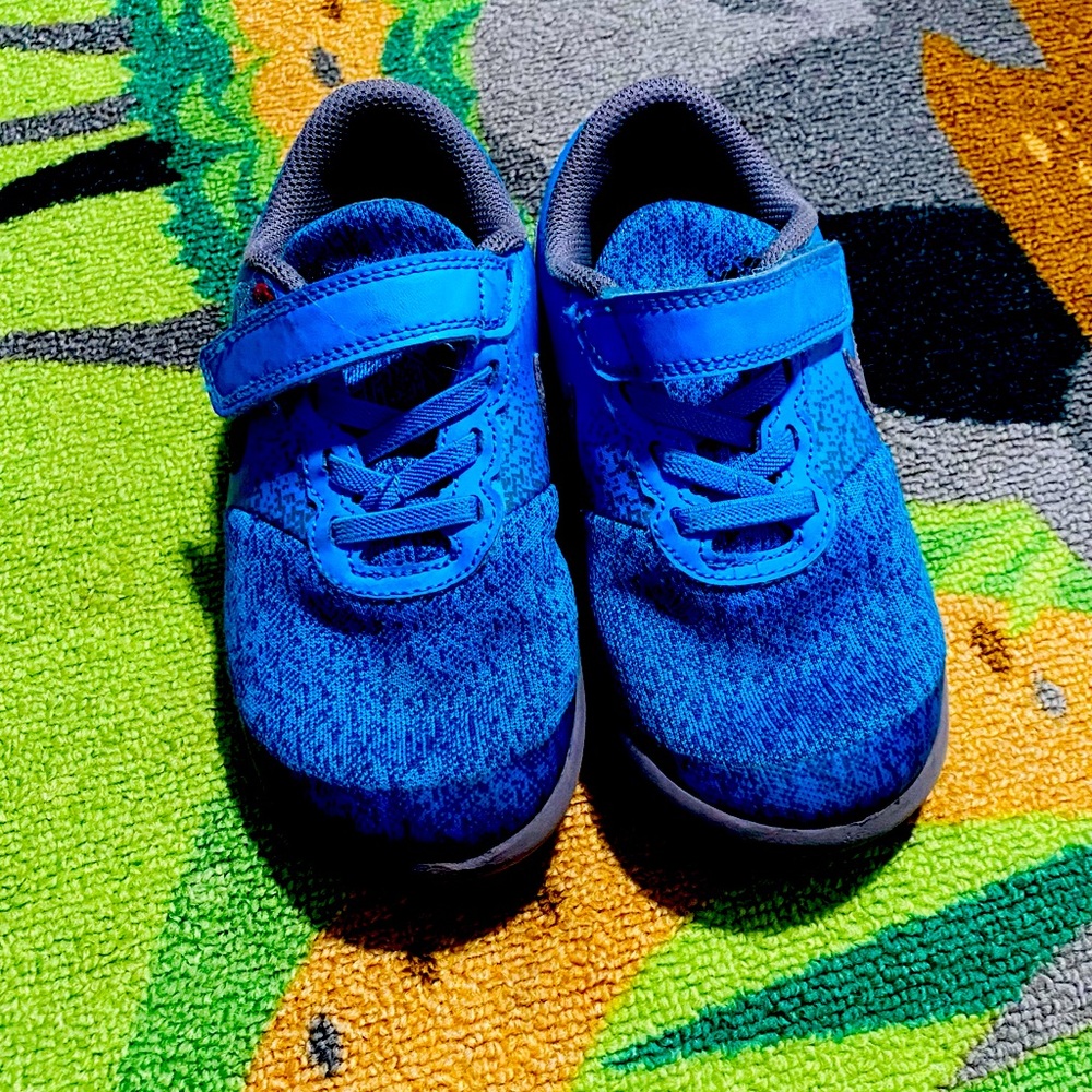 Toddler boys Nike shoes size 12